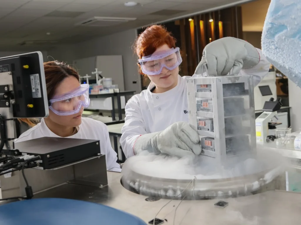 BioGrad vapour-phase liquid nitrogen storage for biological samples
